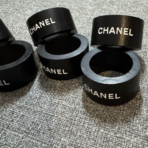 CHANEL Black and White Wood Napkin Ring Set of 6 - Picture 7 of 8